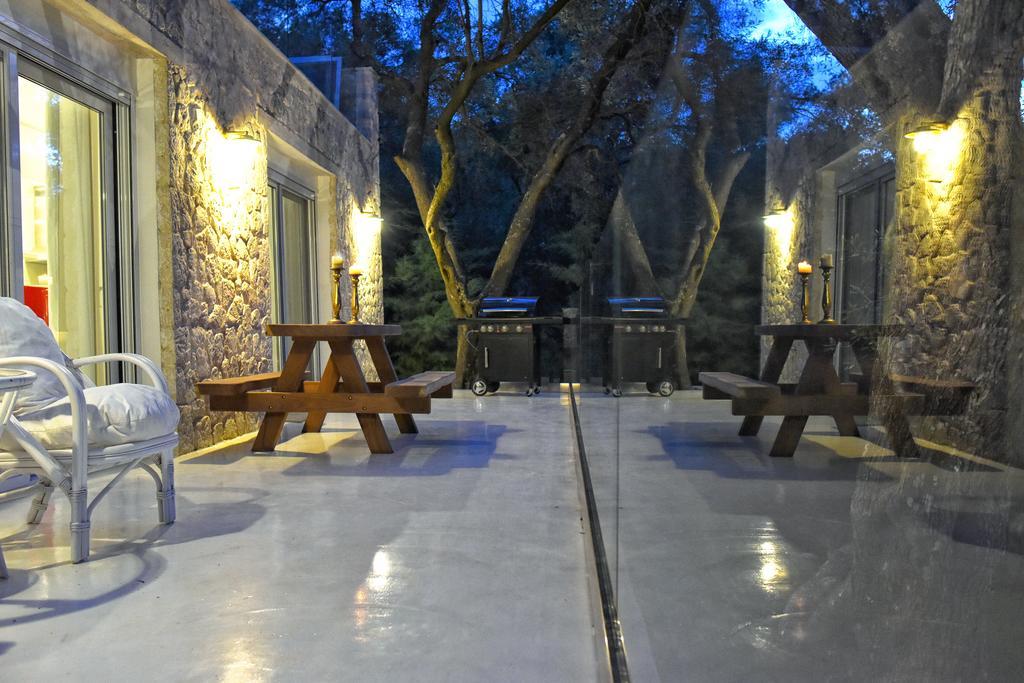 Mavres Luxury Studio Ágios Matthaíos Dış mekan fotoğraf